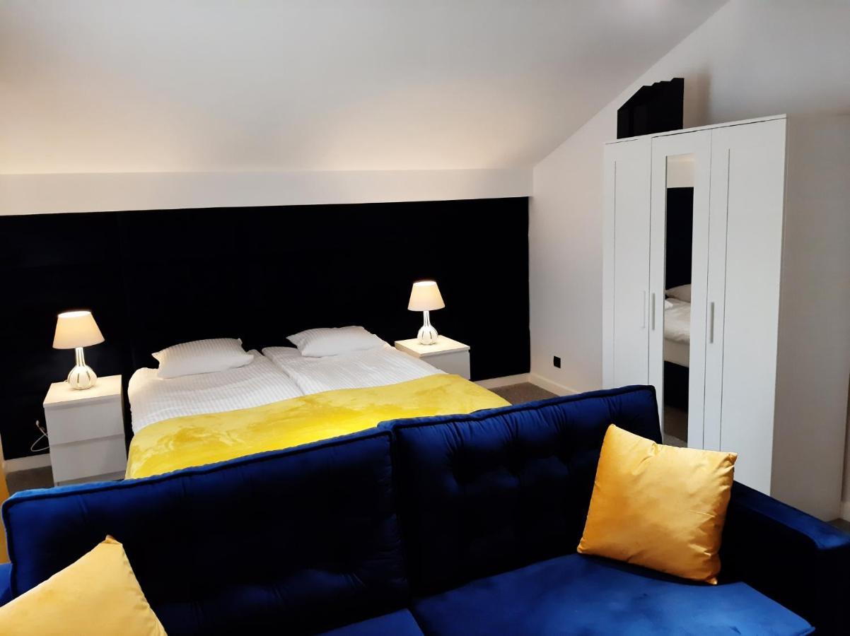 Apartament Willa Pod Sosnami Zator Przeciszow Buitenkant foto